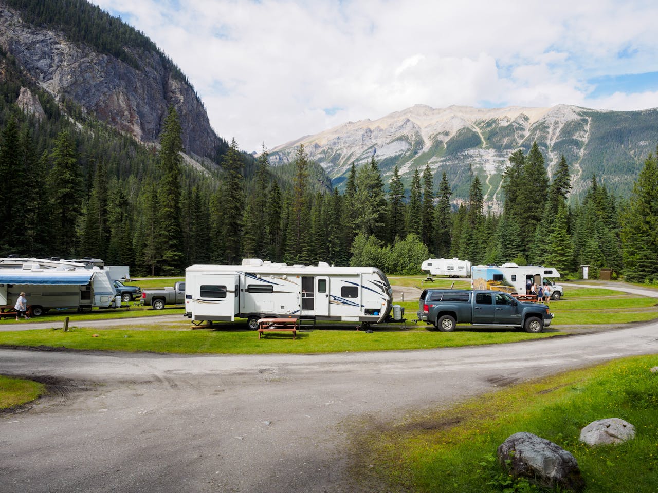 Expert RV Fiberglass Repair & Maintenance Guide